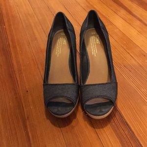 Tom's stella wedge pump